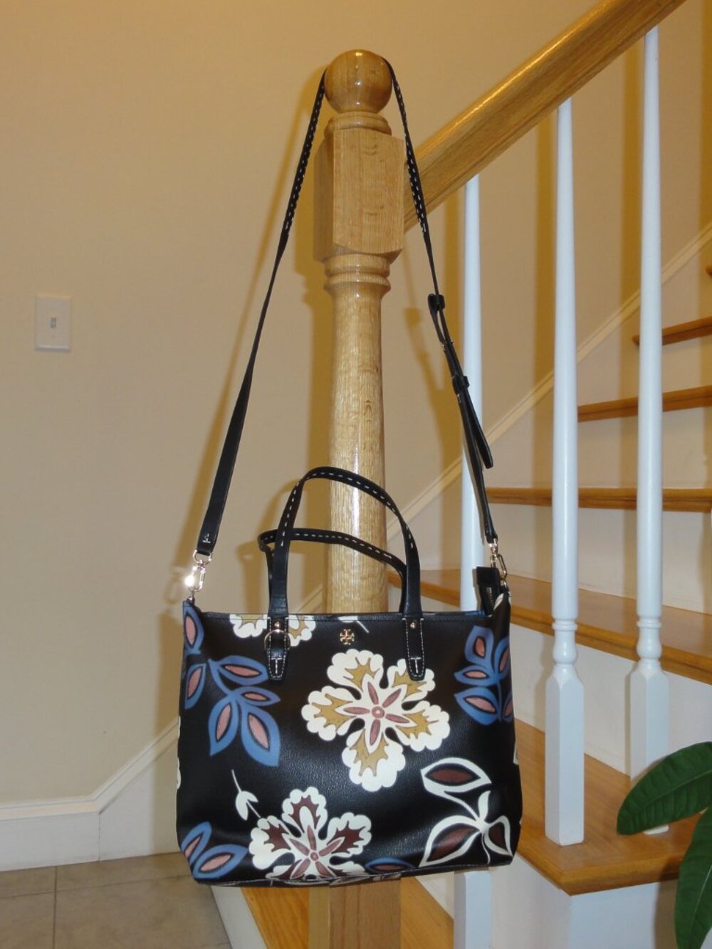 Tory Burch Hopewell Kerrington Small Tote & Wallet GOOD CONDITION! - Picture 15 of 16